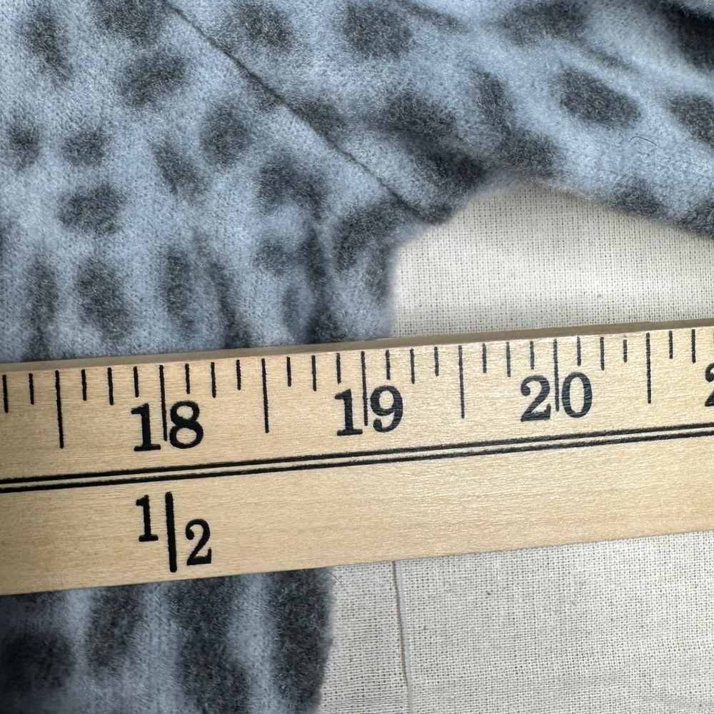 New Another Reason Animal Print Keyhole Front Long Sleeve Shirt size Medium Gray - Picture 6 of 7